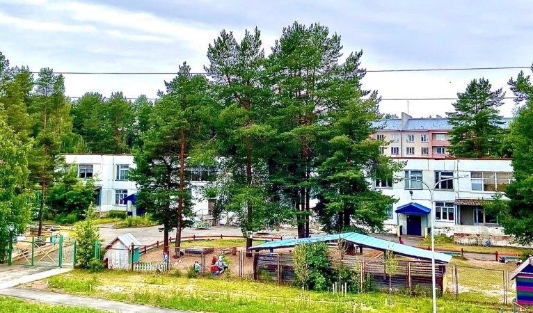 Нам 18 лет.